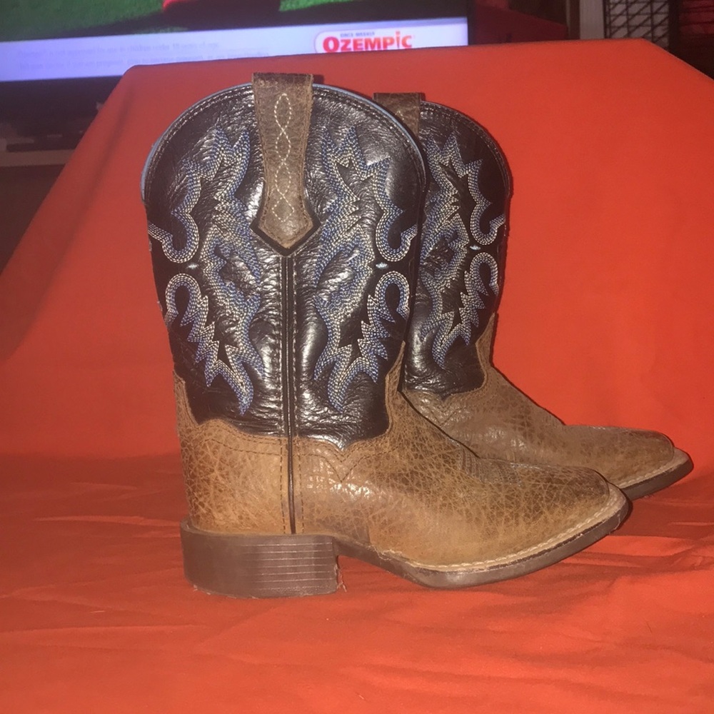 9 1/2 youth size ariat boots